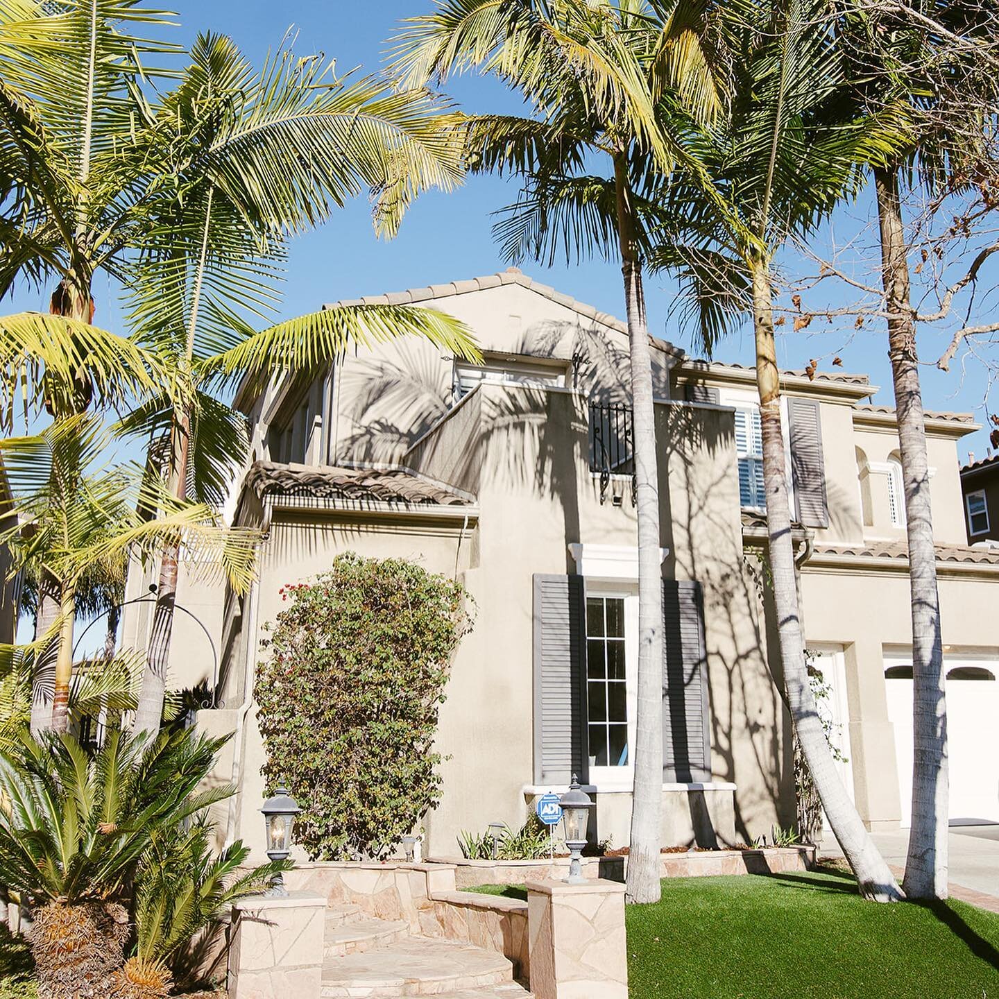 Welcome to Torrey Del Mar! 🎉 This fully upgraded 5br/ 4.5bth SOLAR rental home with a POOL/JACUZZI is fresh on the market. Wonderful home for anyone! Close off the 56 freeway and oh, did we mention it&rsquo;s close proximity Trader Joe&rsquo;s and S