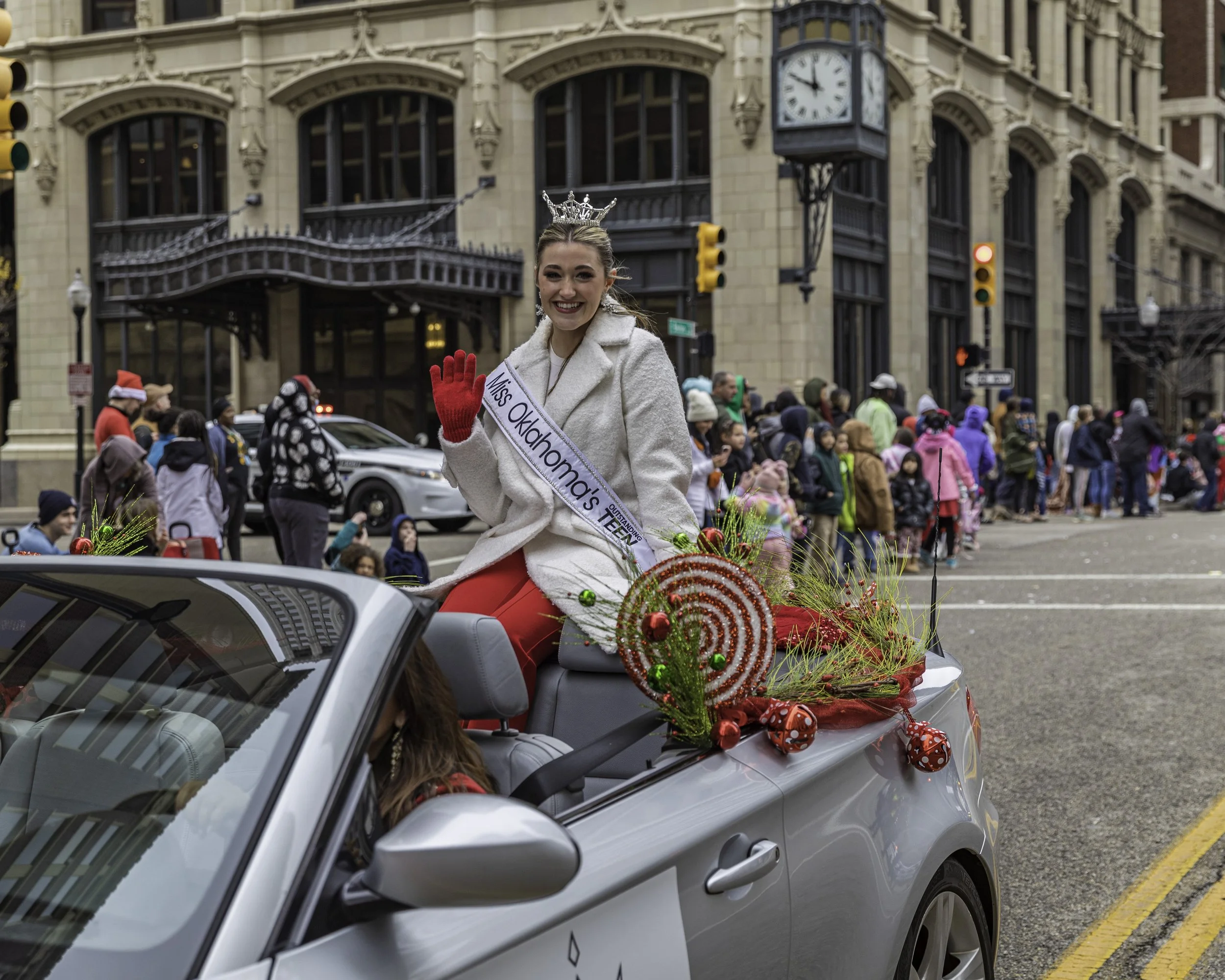 ChristmasParade_MET_2022_12_10-2255.jpg