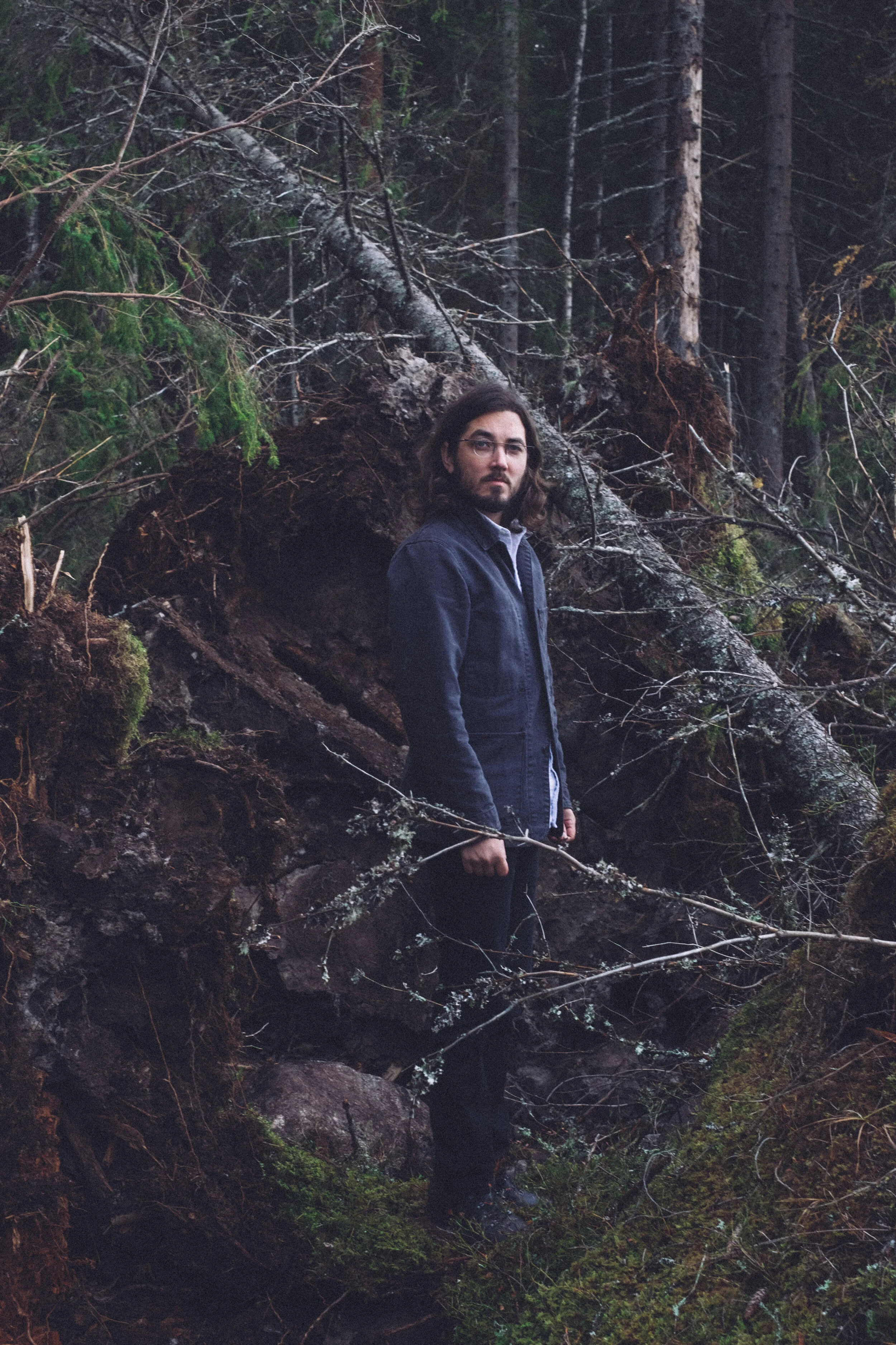 Samuel i skog profil.jpg