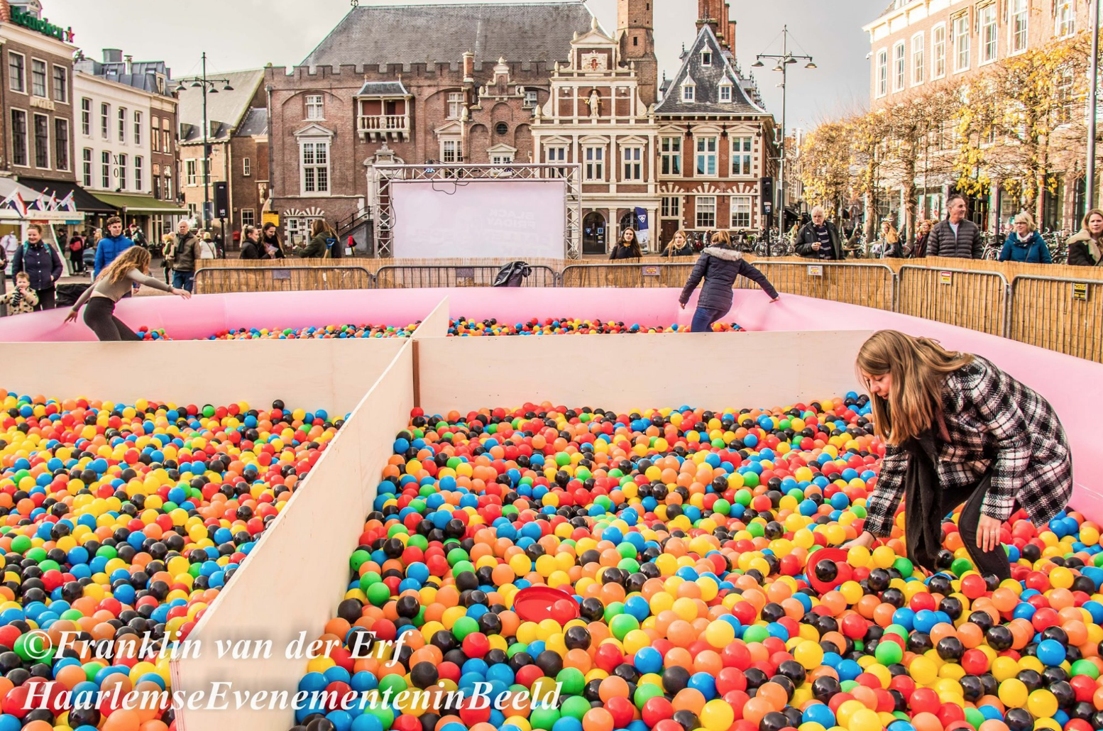 MEGA grote ballenbak in winkelcentrum 