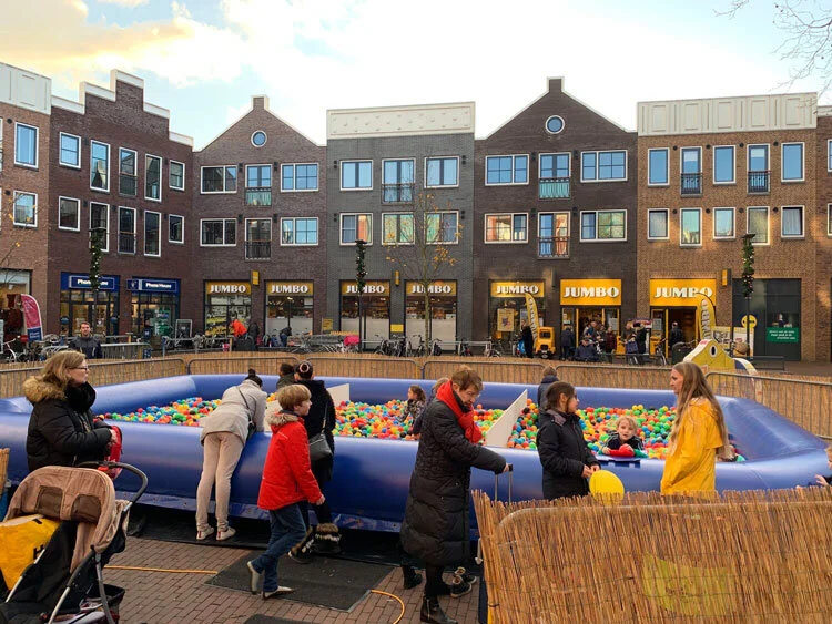 Ballenbak in winkelcentrum