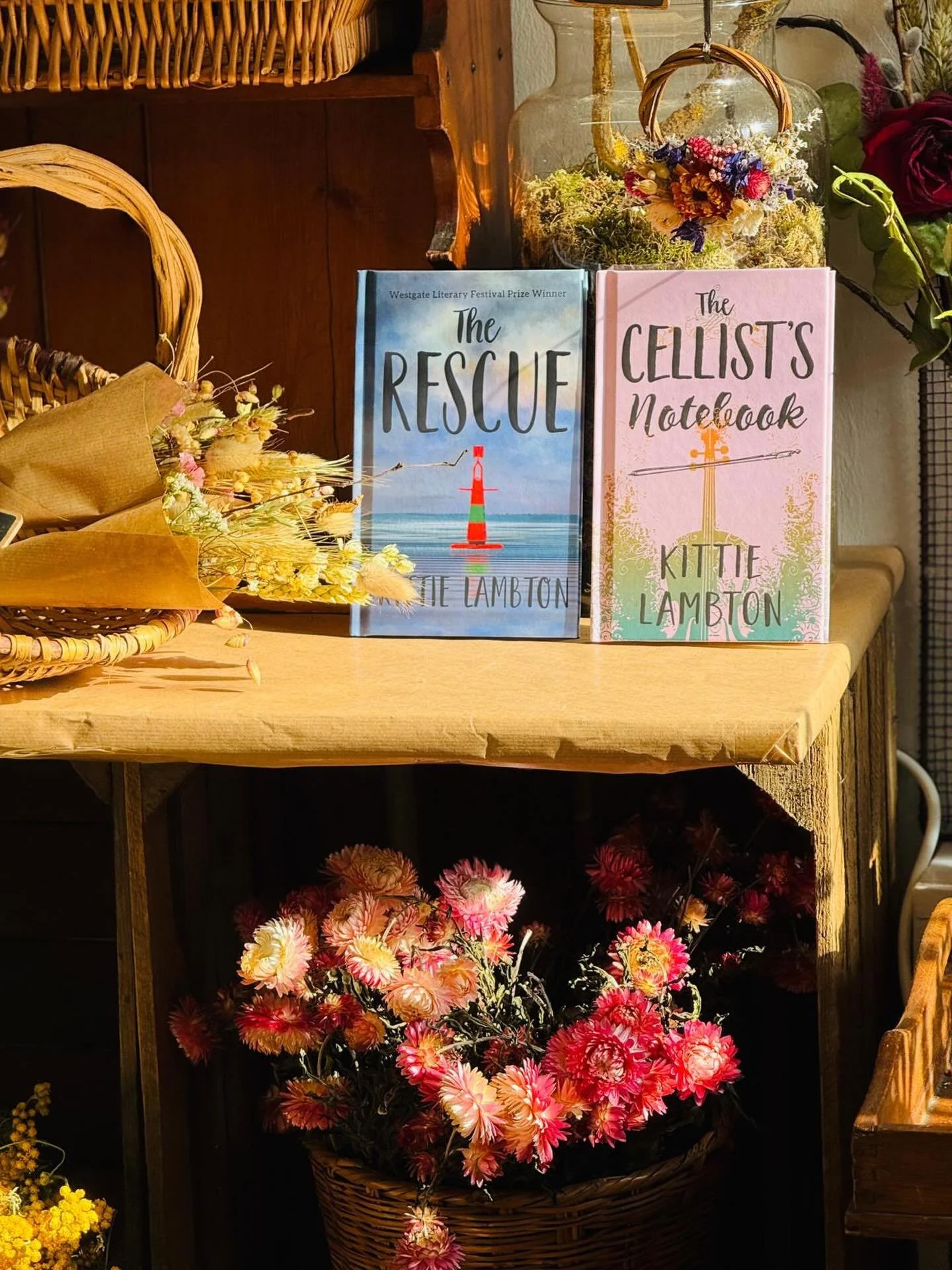 @sue.smillieflowers 
@scottishgardenersforum 
@the_rhs 
@scottishgardenersforum 
@rbgedinburgh 
@scottishweddingshow

#haddington #flowers #wedding #books