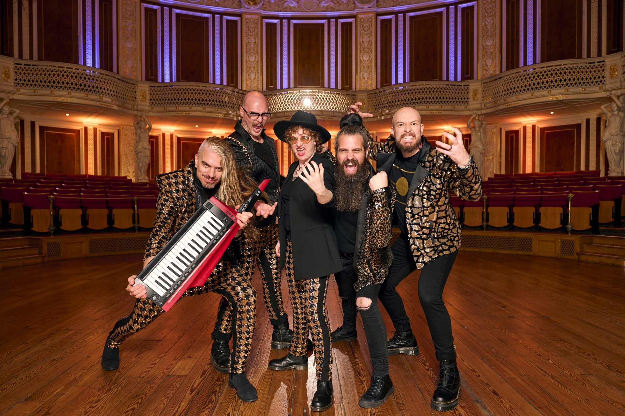 There's nobody else we'd want to be doing this with than each other. 🙏

@eurovision 

#voyagerau #eurovision #eurovision2023 #progmetal #synthmetal #keytar #femaleguitarist