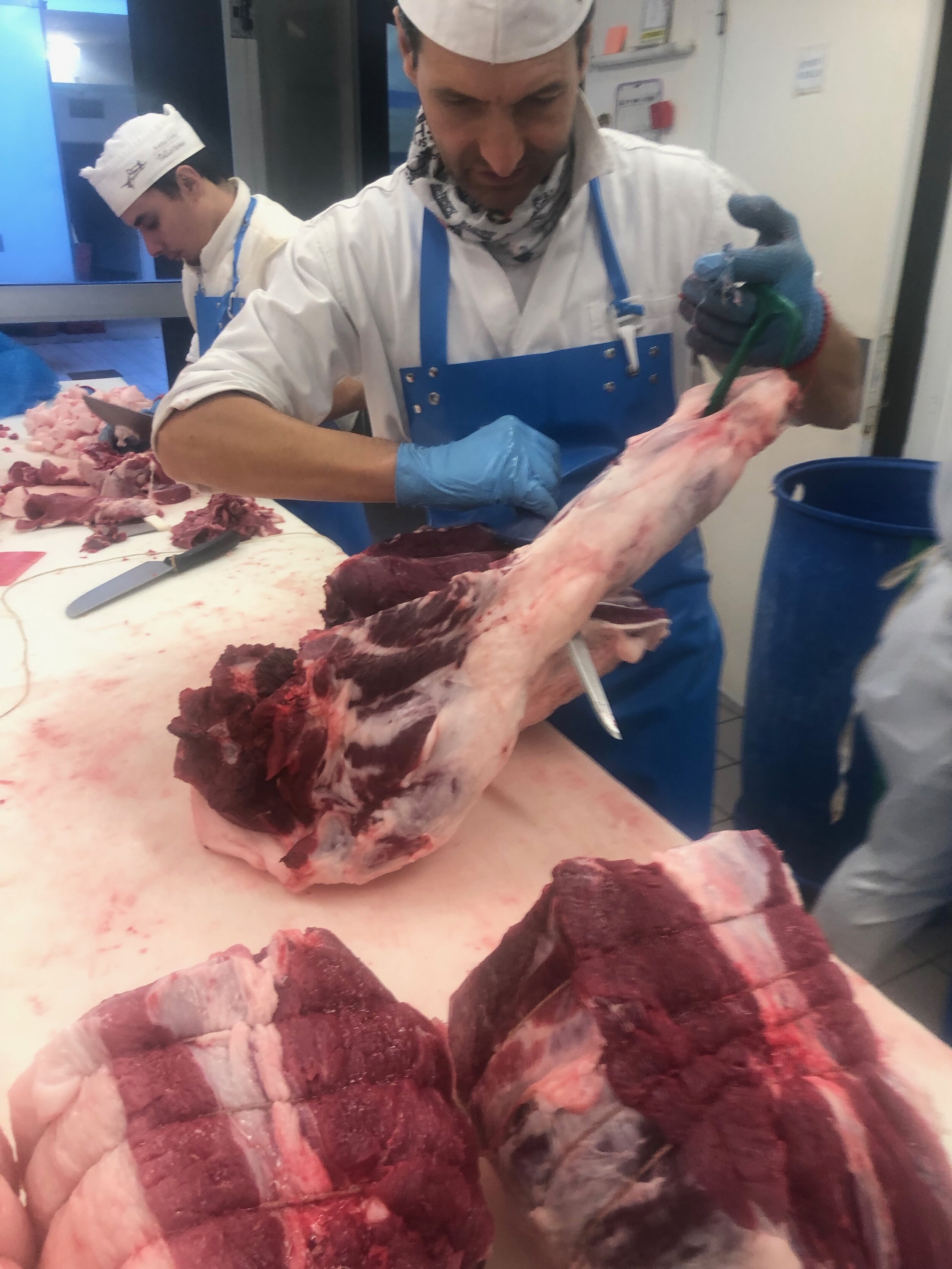 Roberto removes the culatello from the bone 