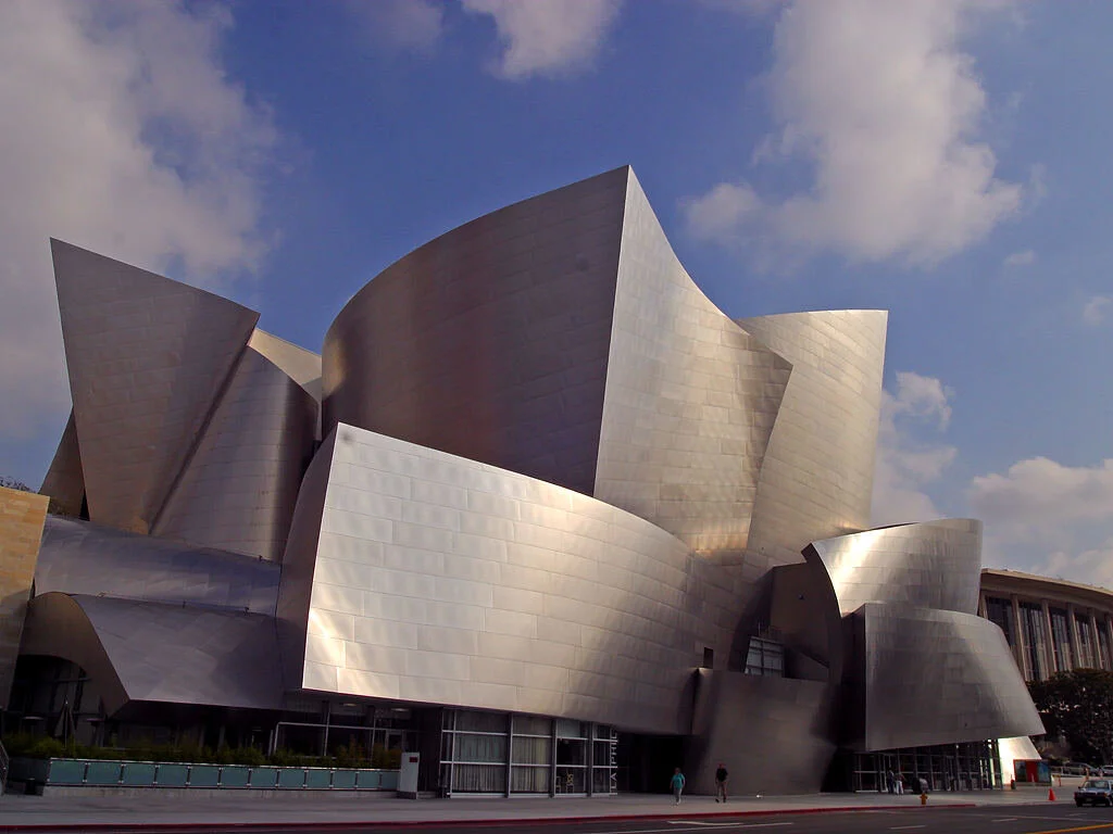 El Walt Disney Concert Hall, diseñado por Frank Gehry y hogar de la Filarmónica de Los Ángeles.