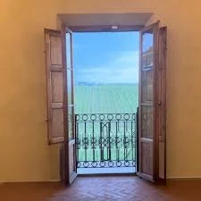 Tom Petrone transports listeners to the heart of Italy with his latest single, "I&nbsp;Dream of Tuscany."