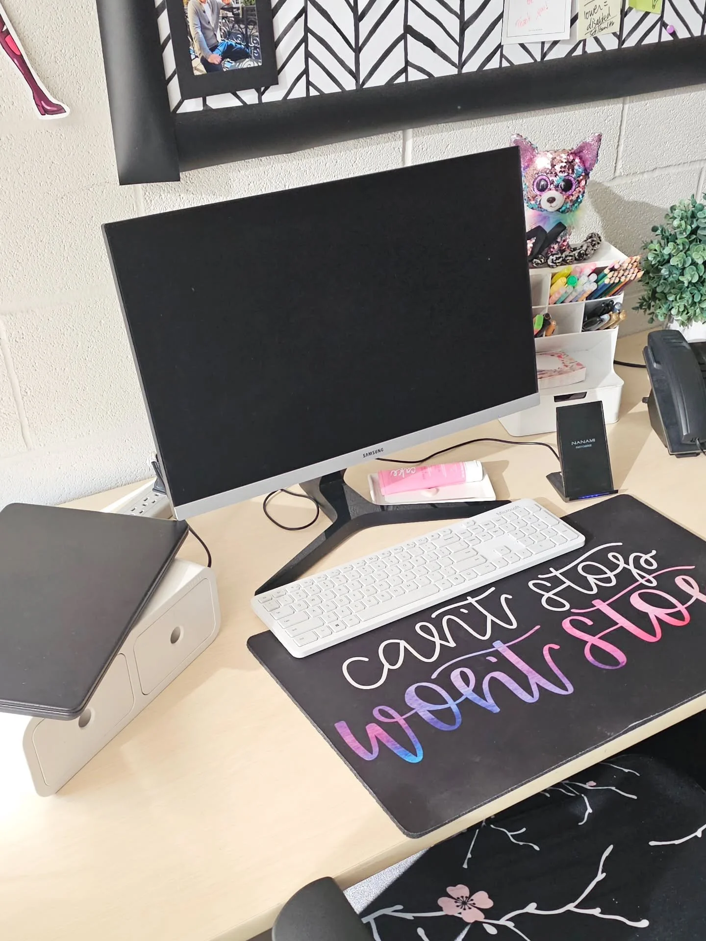 Library Life lately 📚 💙 📚

These little things made life great this week!

🧼 Cleaned my desk area (overdue 😬)
🌈 New display by our Library Squad 
🌟 The Most Magnificent Team book
🌳 Nature Adventure Course 
⚡ Speed Builds

Desk mat from @teach