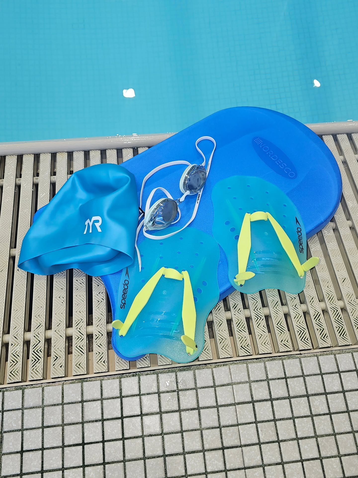 Summer so far 💛

🏊🏻&zwj;♂️ Lots of visits to the pool for laps

🧑🏻&zwj;🩰 Outdoor barre workouts while my fur babies loiter nearby

Grateful to have flexibility to exercise anytime during  the summer break.
