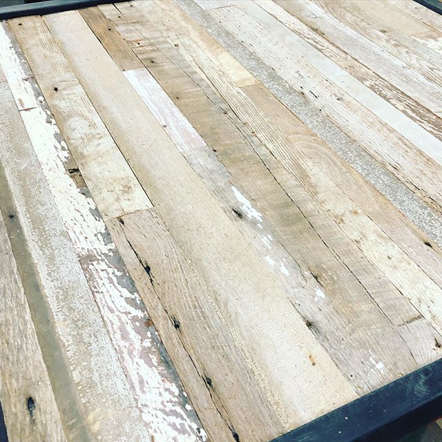 This blend we call Lighter Side. #barnskins #featurewall #woodwall #accentwall #reclaimedwood