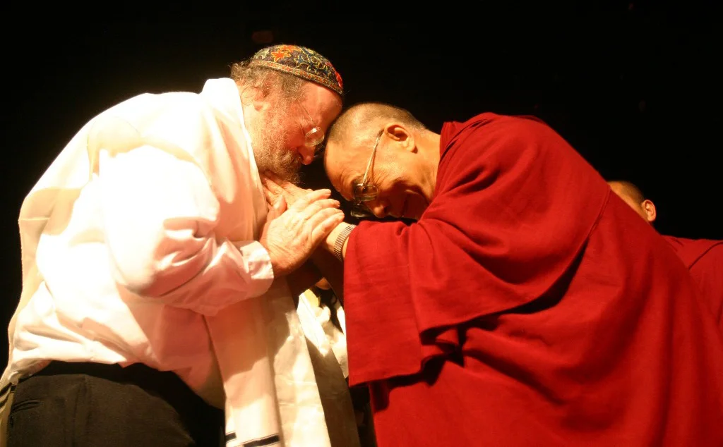 The Dalai Lama. In 2014, Rabbi David Louis had the privilege of meeting, and performing for the Dalai Lama. Following the performance, Louis requested a blessing from the Dalai Lama, who acquiesced, and in return requested a blessing from Rabbi Louis.