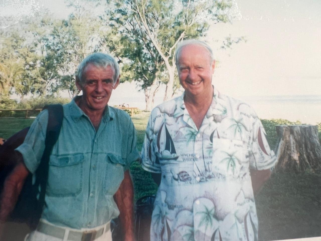 M. Keeley avec l'écologiste Peter Hitchens, dont le modèle a guidé les efforts de restauration.