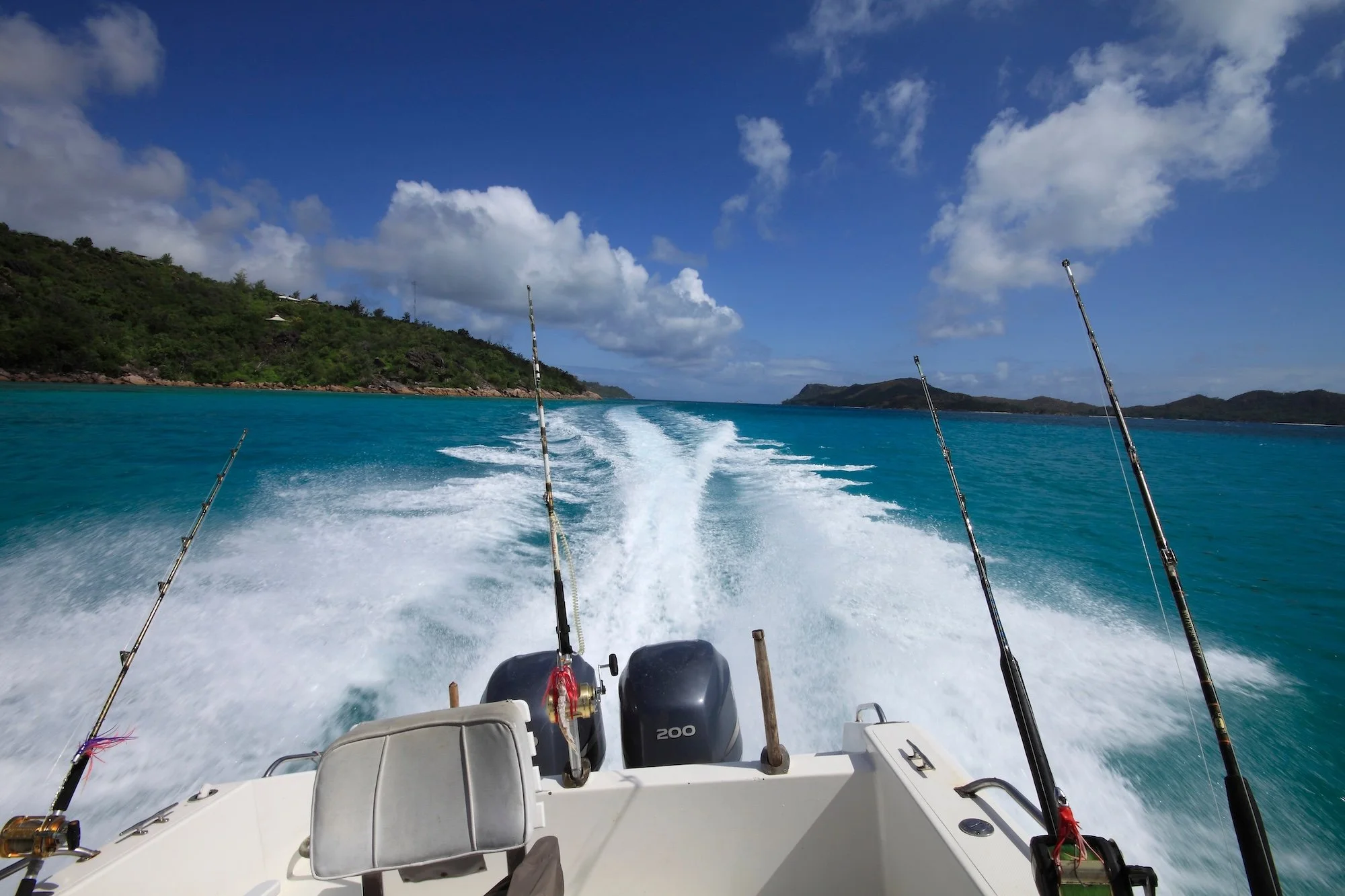 La pêche en haute mer est disponible pour les clients de l'île Cousine.