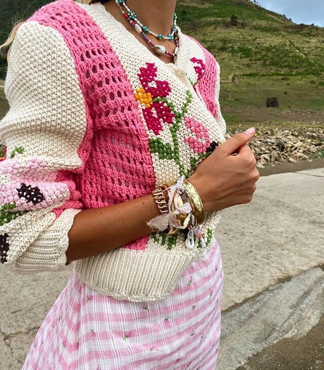 Femme knitwear is tough to pull off without looking granny or contrived - I&rsquo;m really digging this cross-stitched cardi from @loveshackfancy 🌹🌷