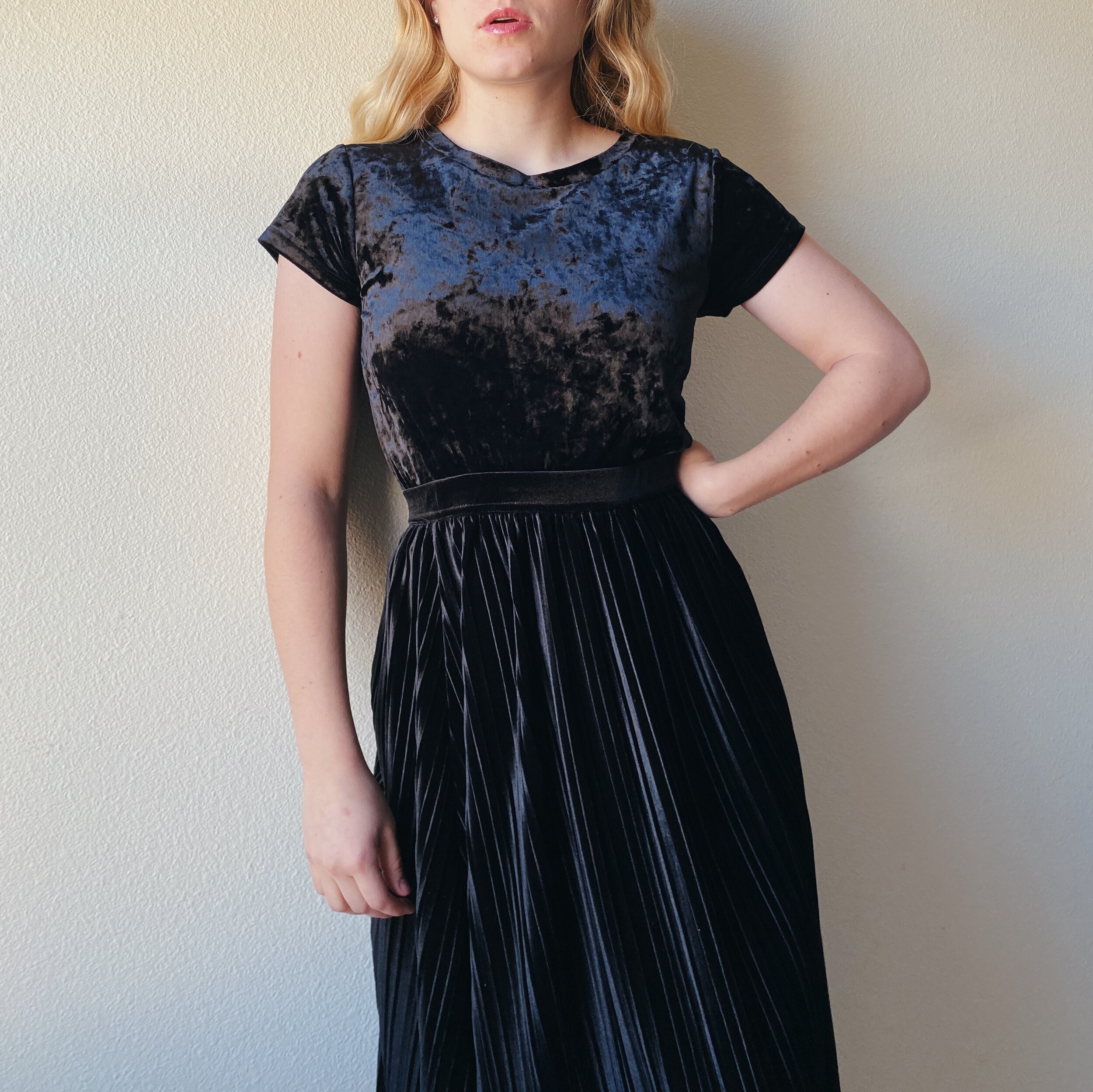 Pleated Mid-Calf Length Skirt (XL)