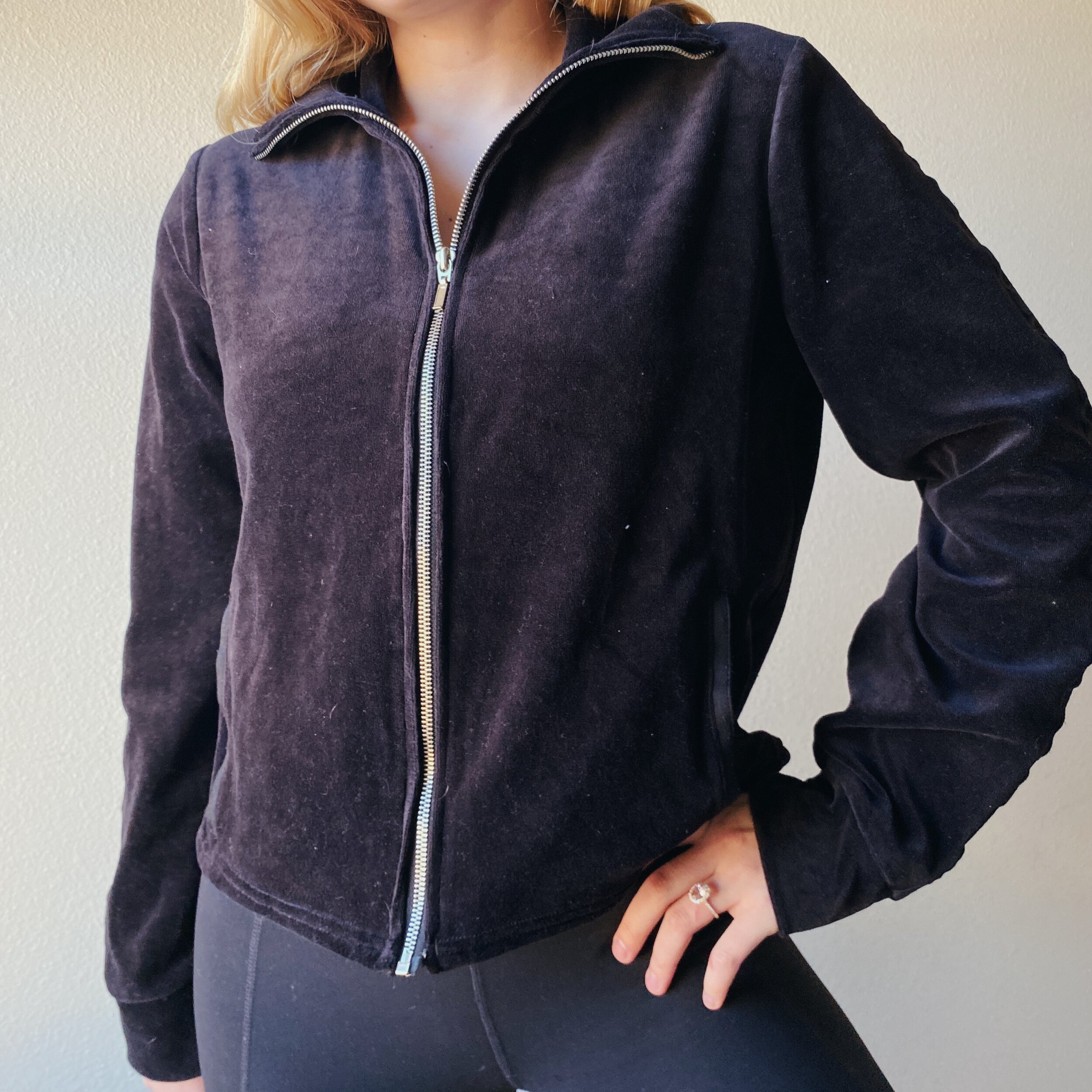 Back to the Basics Velvet Sweatshirt (L)