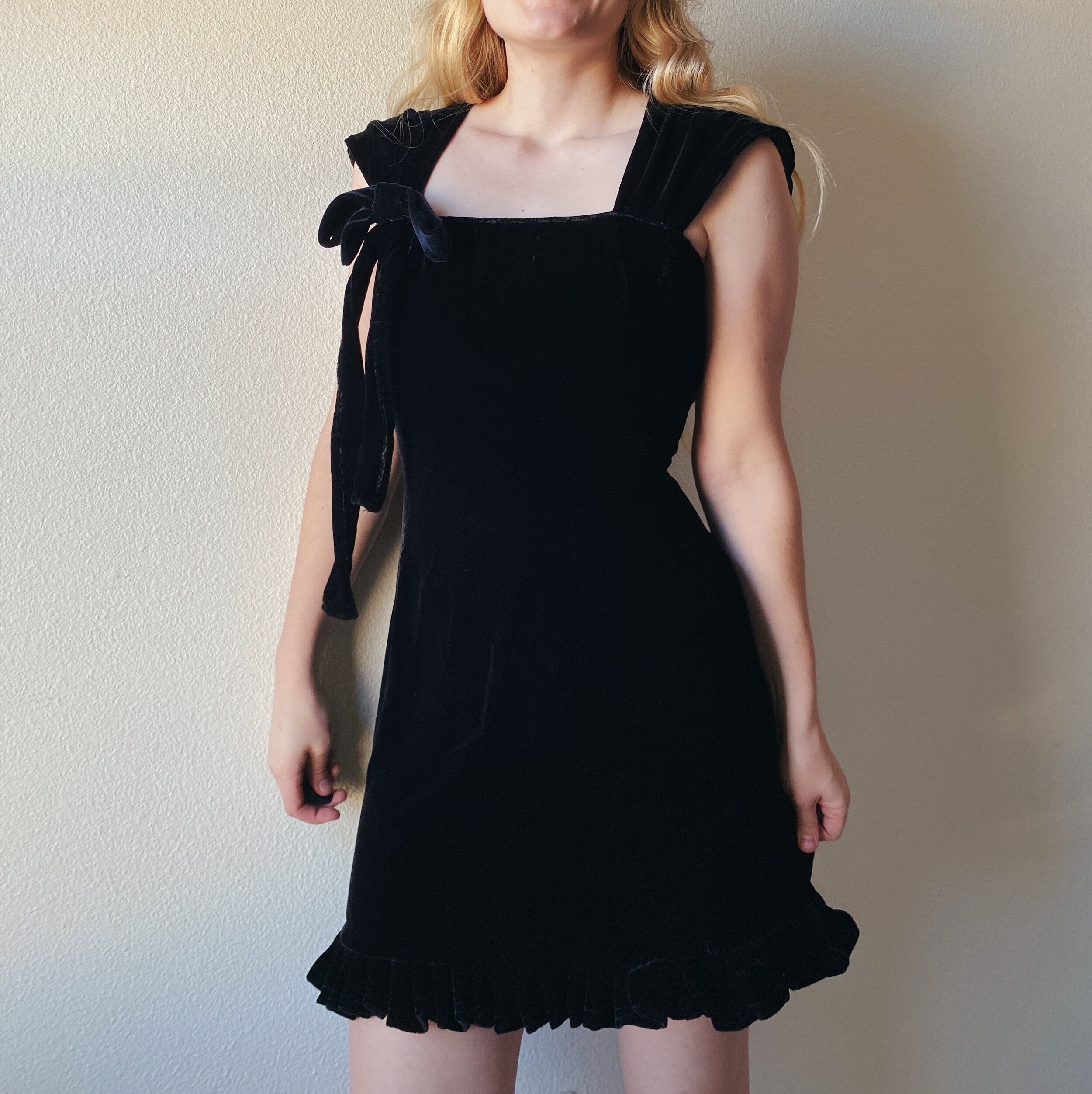 Cap Sleeve, Bow, Ruffle Party Dress (M)