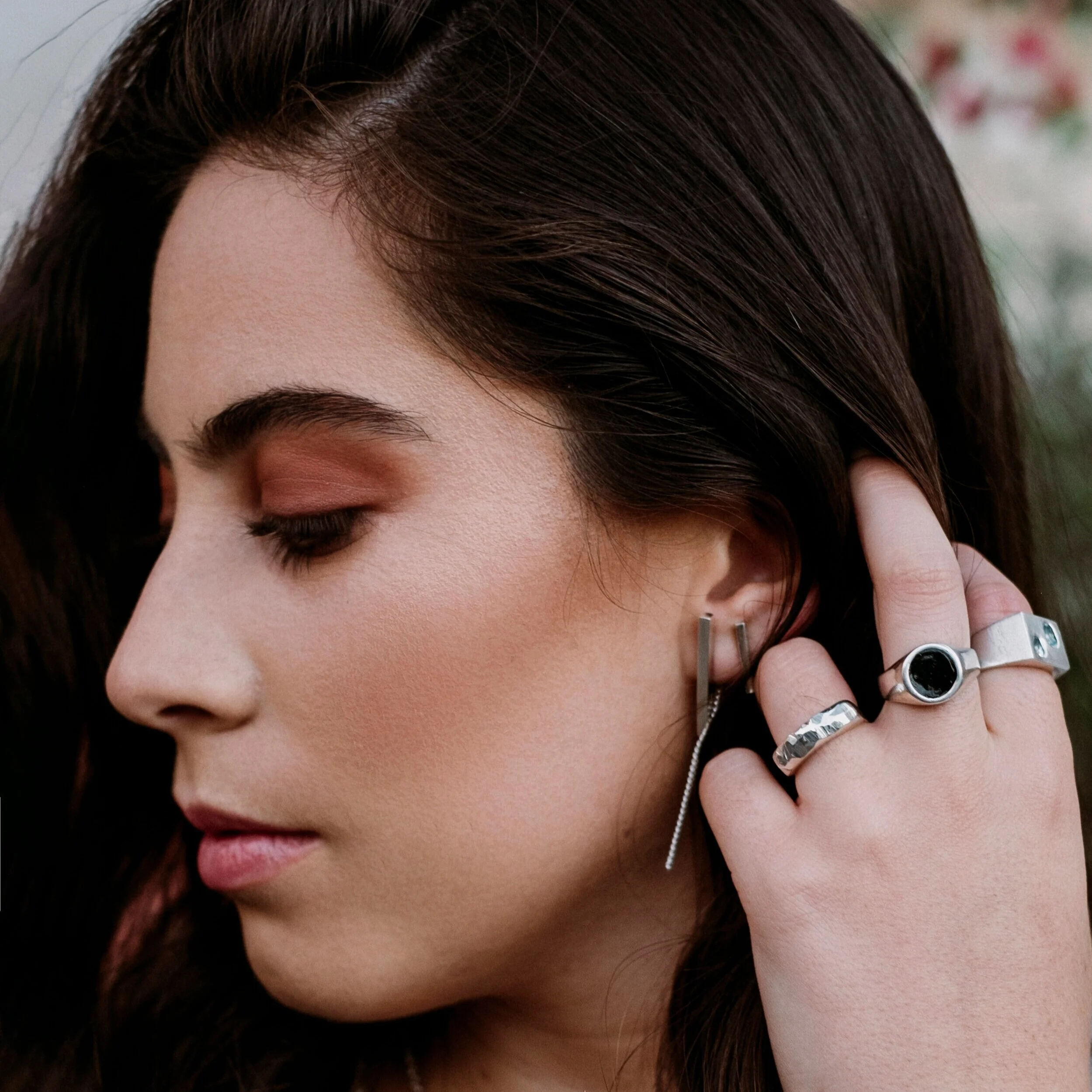 Maalo_Jewellery-Freya_Collection-Umexo_chain_Earrings-short-sterling_Silver-campaign