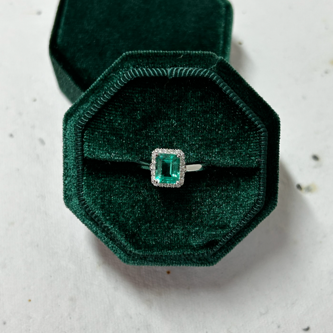 maalo-jewellery-bespoke-engagement_ring-14ct_gold-emerald-diamonds