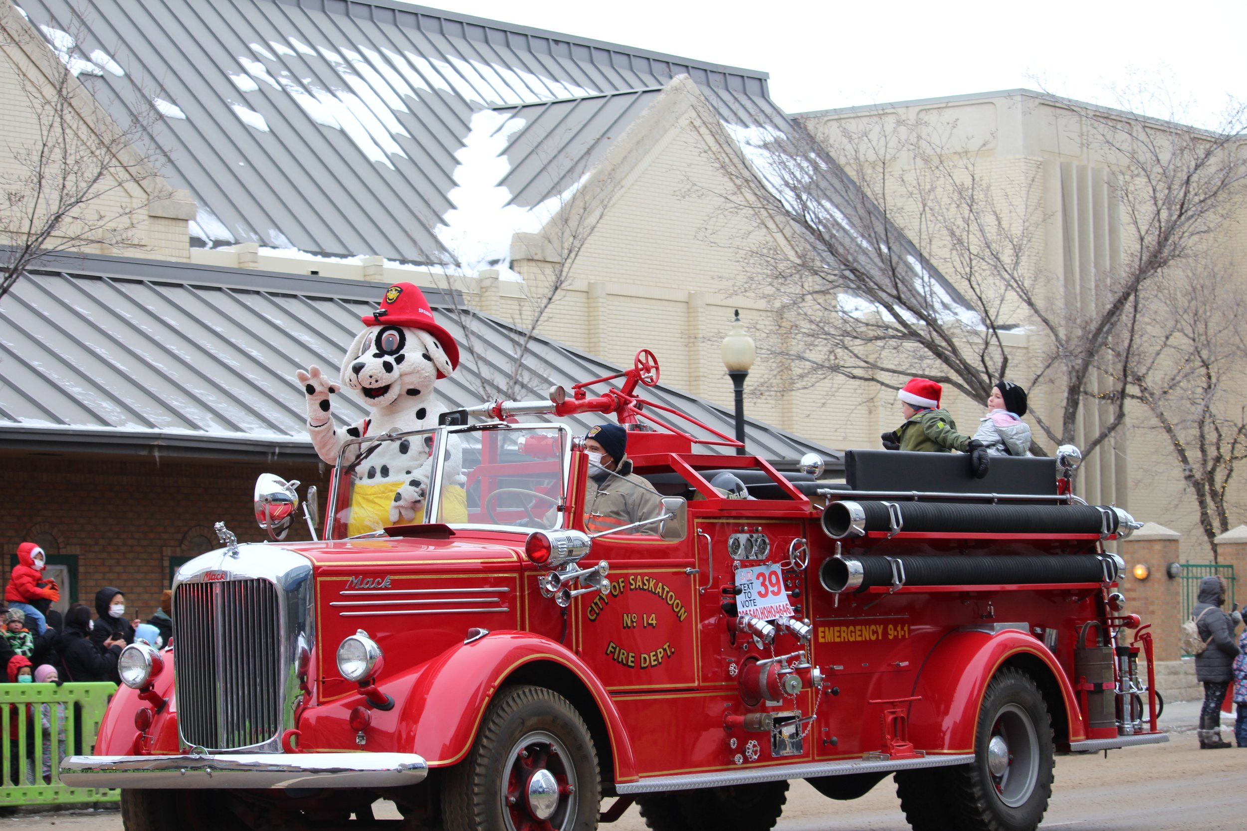 Antique Fire Engine carrying City Councilors (Parade 1).JPG