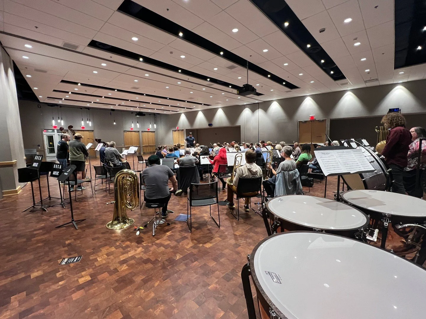 Is it holiday season already? 🌲

We're back at it again at our new temporary rehearsal space while Lipinsky is renovated! 

BRO Revels! 2025: A British Holiday
Dr. Emily Mariko Eng, Music Director

🎭 December 6, 3pm - First Baptist Church Weavervil