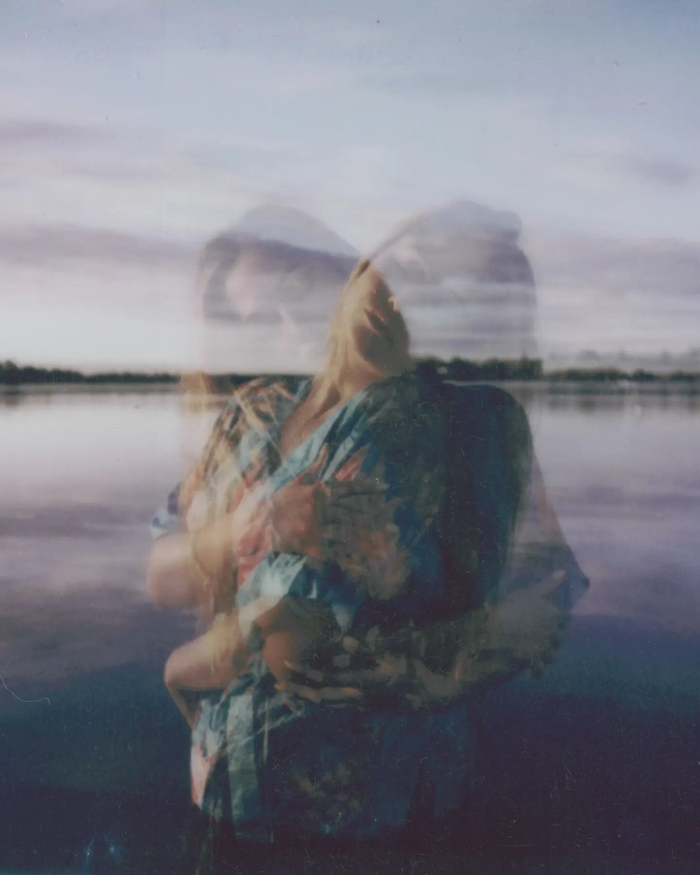 Fleur by the lake
Double exposure on Polaroid