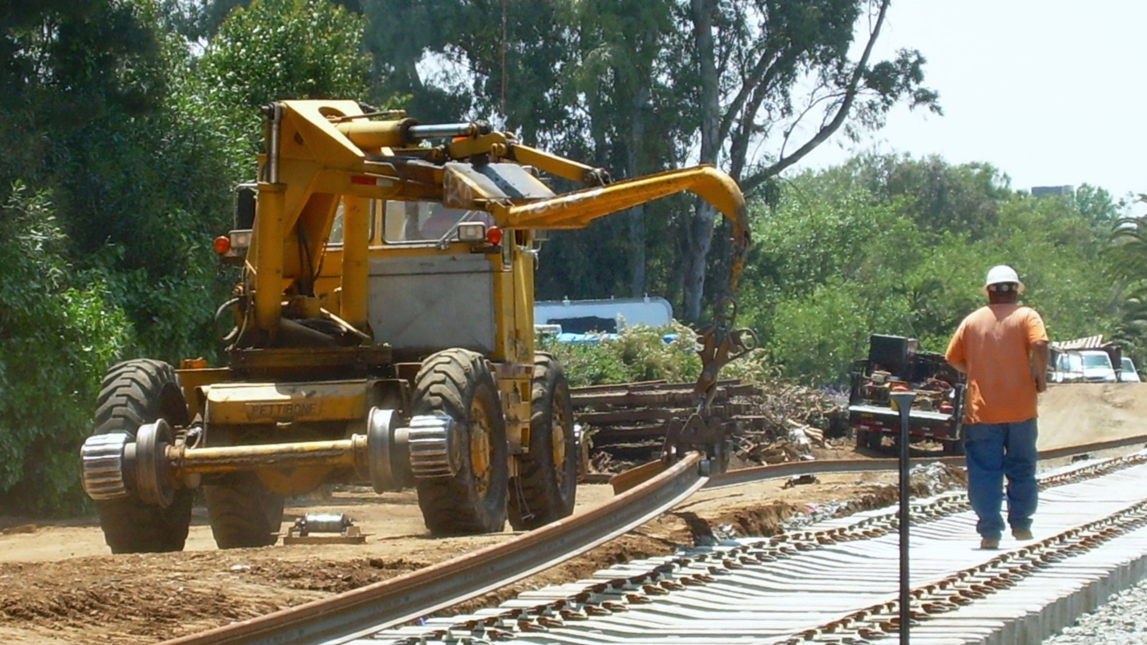  A Speedswing positions welded rail during construction on Sprinter. Photo by Michael Boraks, 2006. 