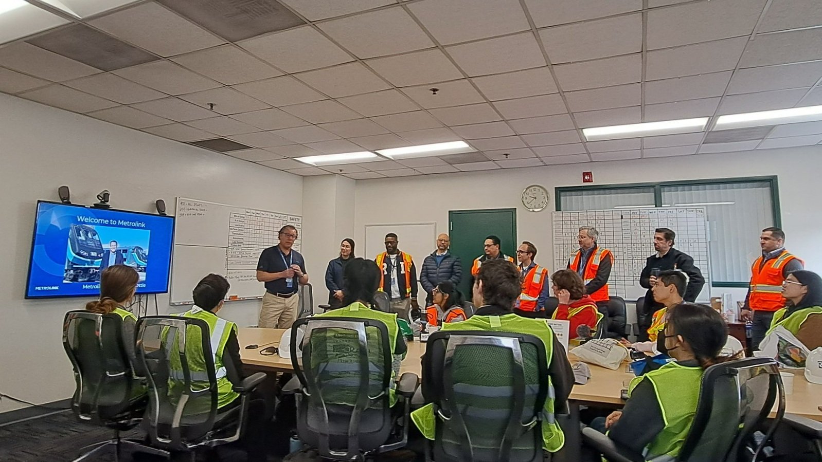  Metrolink CEO Darren Kettle presenting on Metrolink’s long-term vision at the inaugural RASC College Program site visit with UCLA-ITE. (February 2023) 