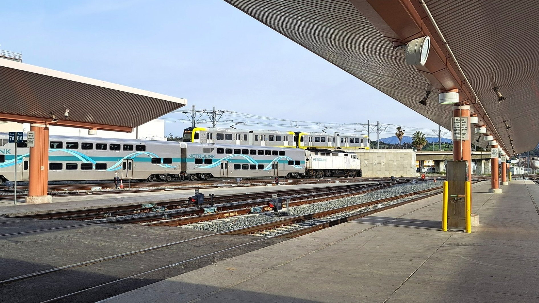  A Metrolink train arriving at Los Angeles Union Station passes an eastbound light rail train on the LAMTA “G” Line. Photo by Alex Lewis, 2023. 