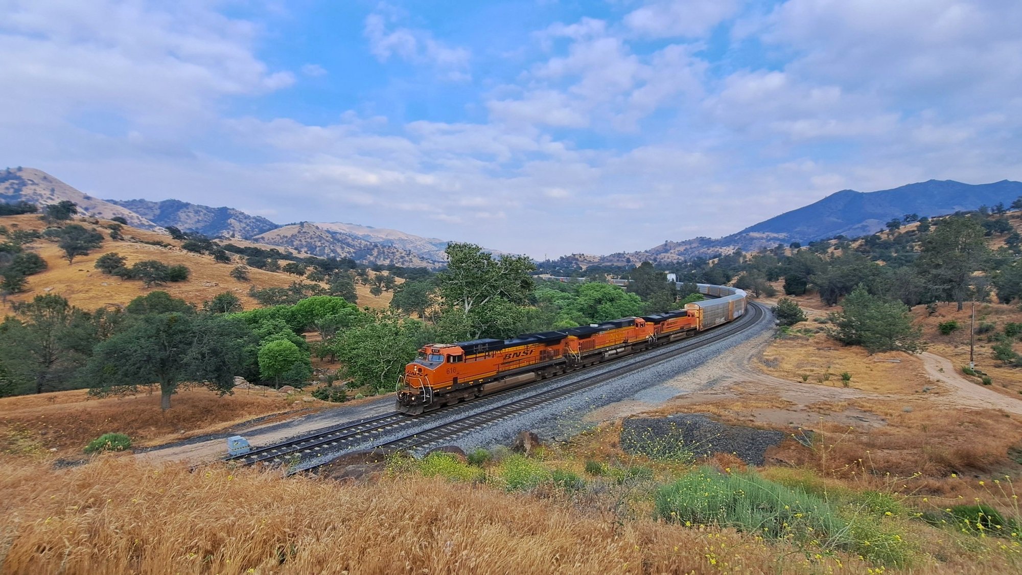  A BNSF freight train eases through Woodford, CA on Tehachapi Pass. Photo by Alex Lewis, 2023.  