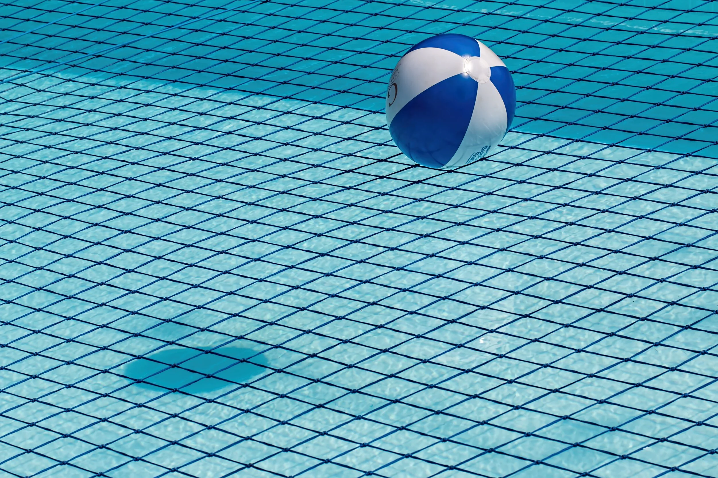ball-beach-ball-pool-swimming-pool-207227.jpg
