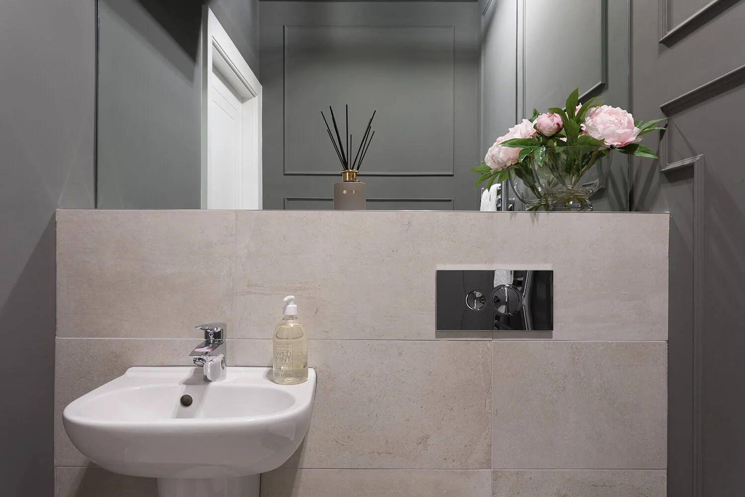 BRIGHTON WOOD GUEST WC_WEB.jpg