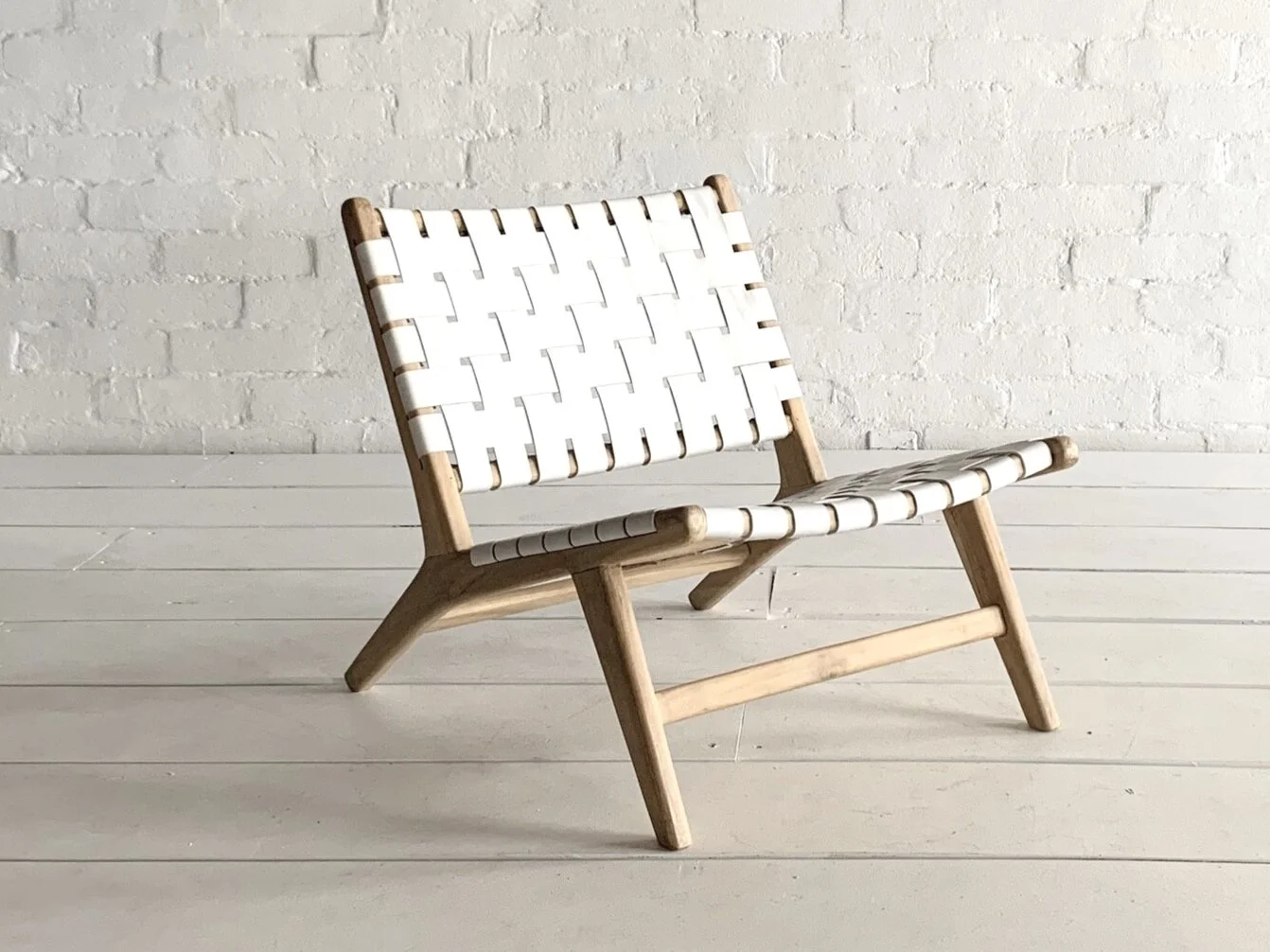 ACCENT CHAIRS • LOVESEATS • DAYBEDS — ACME 5 LIFESTYLE