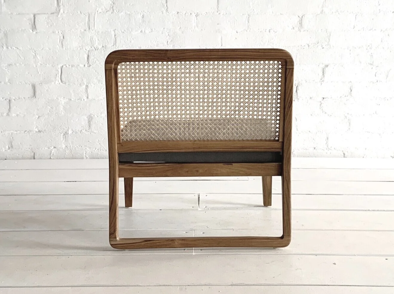 DF981EE3-5269-433F-BFDC-FAE563416F5B