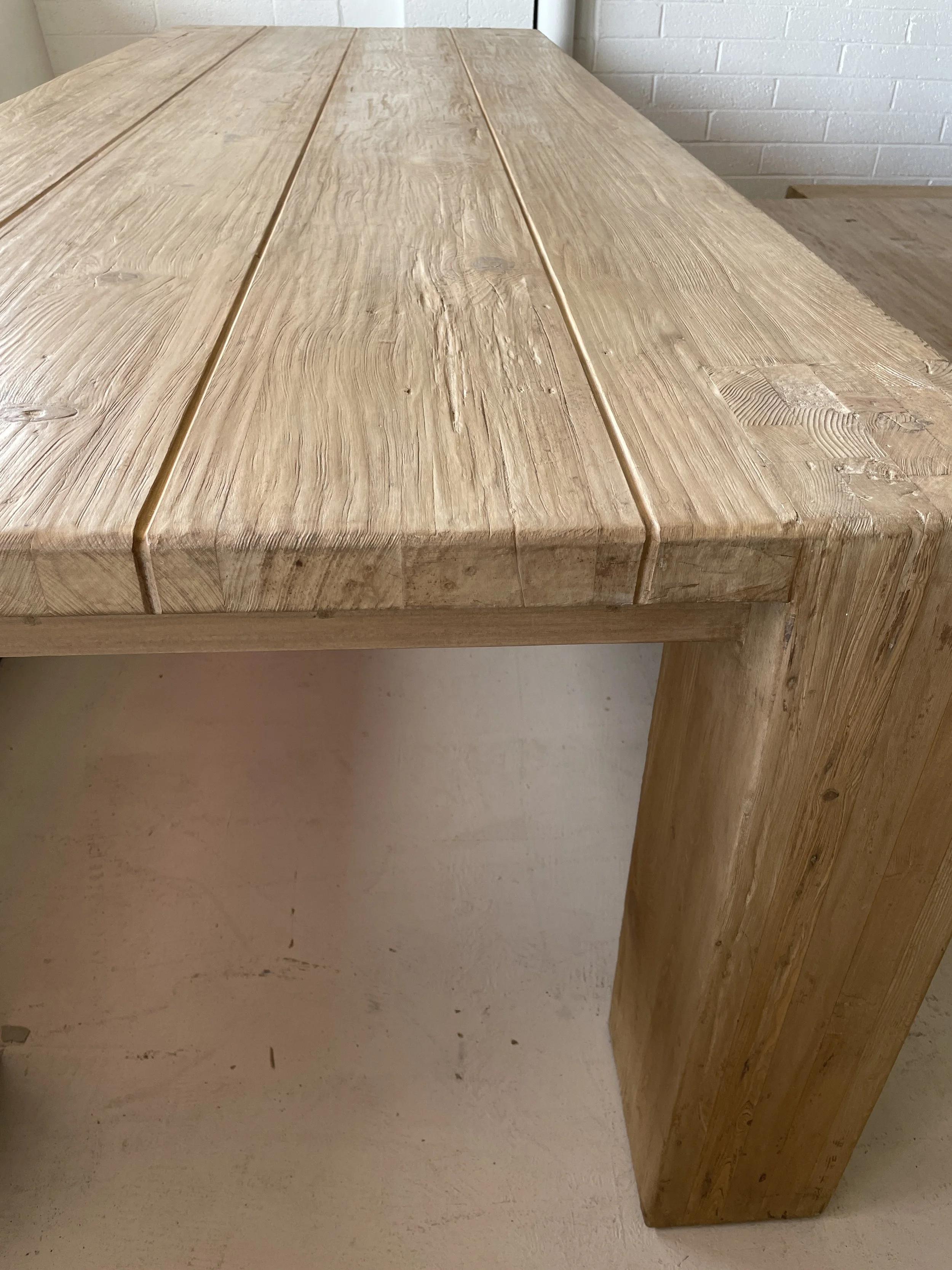 Ava dining Table-2.JPG