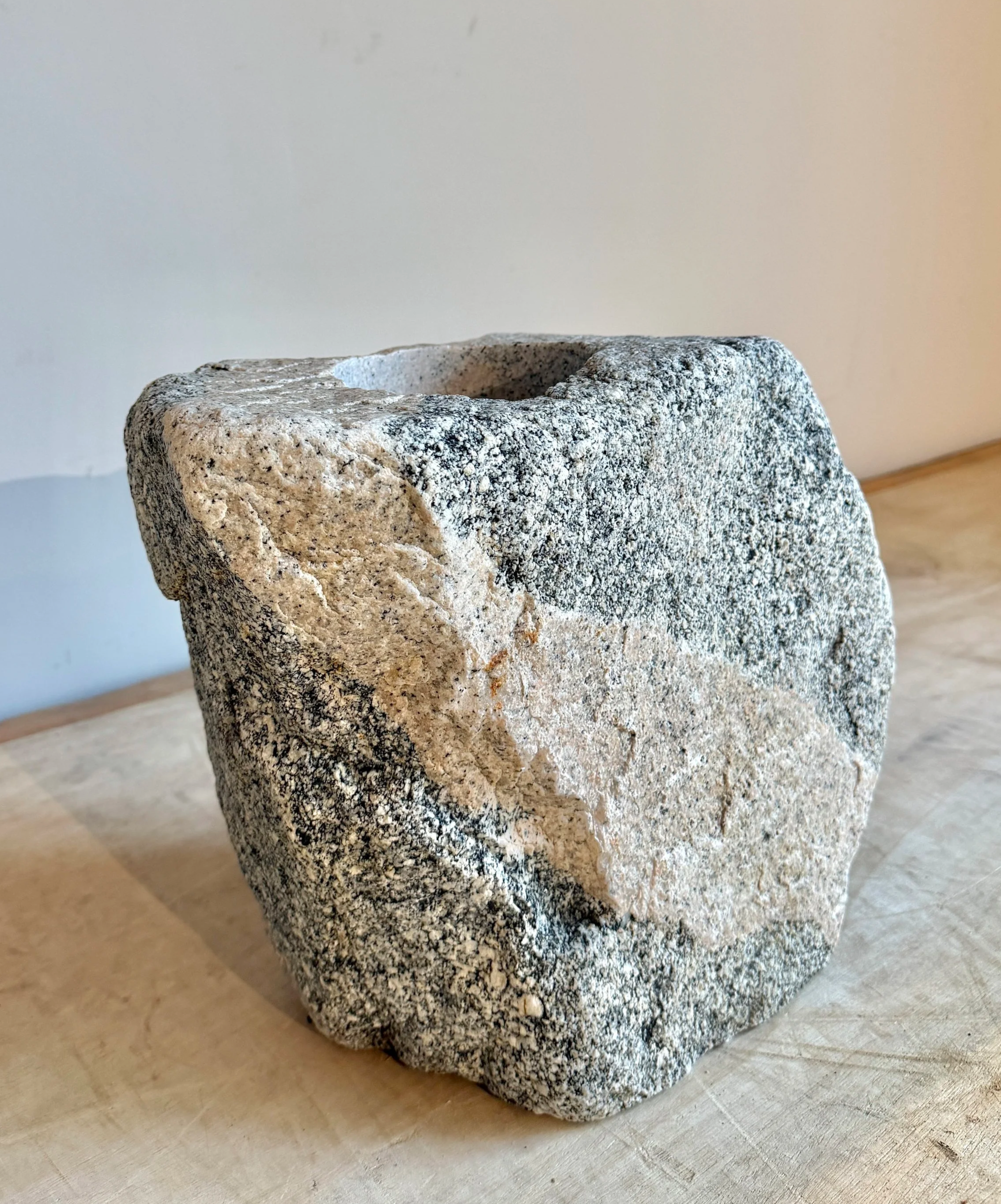 JLS STONE VASE L2