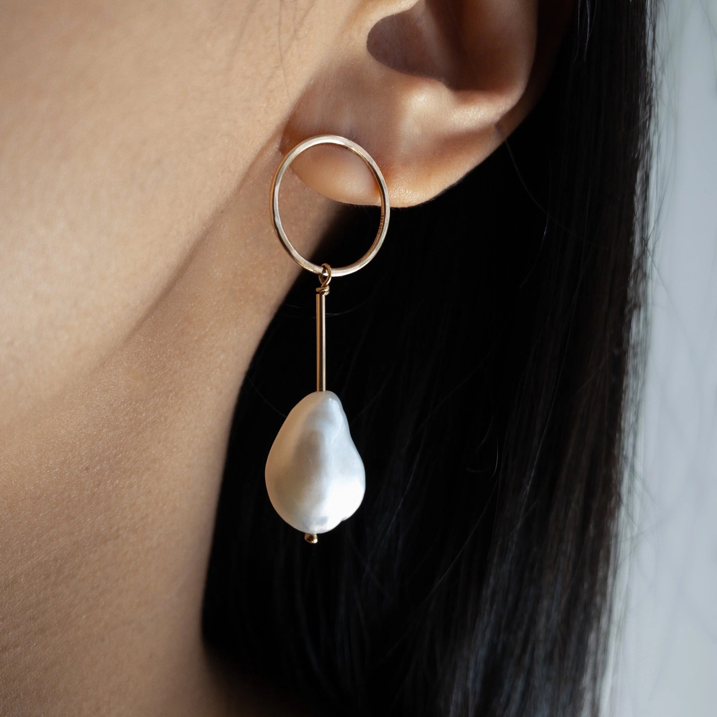 Baroque pearl drop earringB