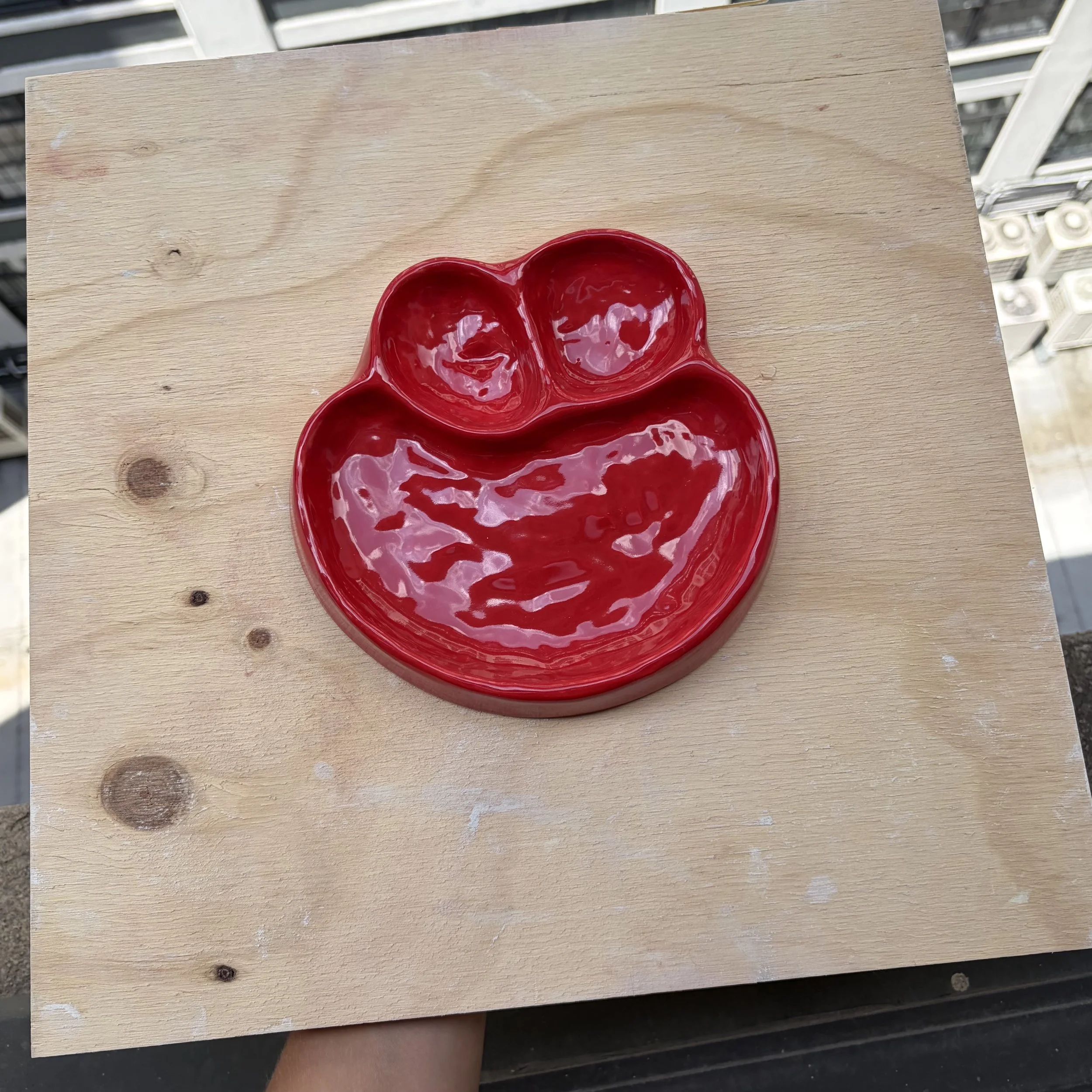 red plate