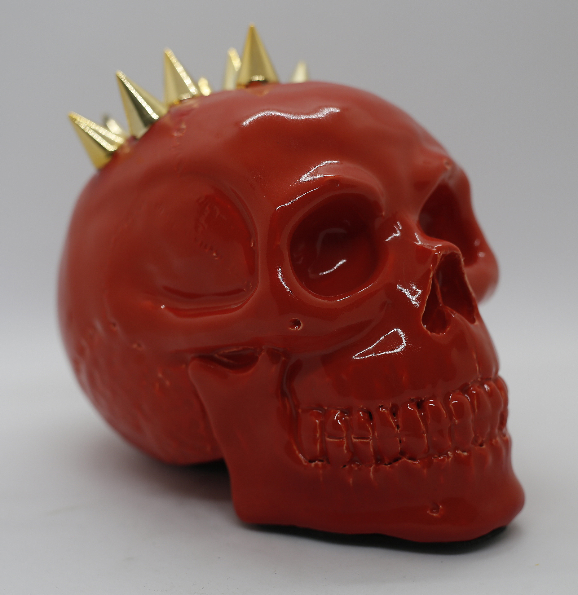 Red Skull Gold Spikes Right.JPG