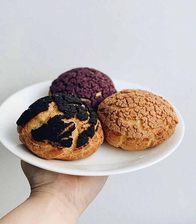 Our Chinatown location is open! Wednesday - Sunday 12-7 💛 
Look at these cream puffs 😍
📸: @week.tea