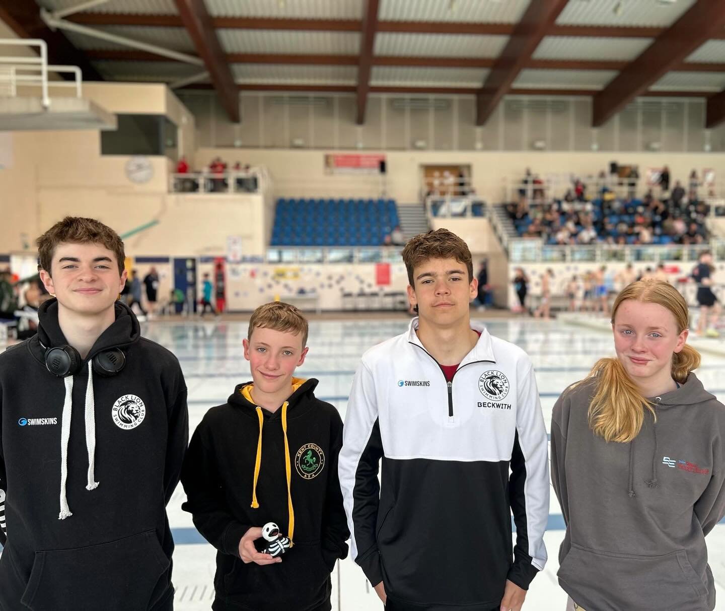 Good Luck to our 4 Lions at the Swim South East regional Championships this morning 💪🦁🏊🏻&zwj;♂️🏊🏻&zwj;♀️ swim fast Roar loud 🙌
Noah - 100 bs &amp; 400im
Jake - 100 bs
Ollie - 50 fly
Ellie - 100 fly