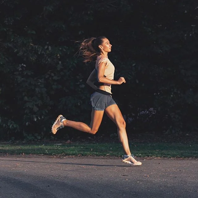 Our version 2 Flo Belts are out today! 💫
&bull;
Get the wheels moving this week and start clocking those kilometres!
&bull;
🏃&zwj;♀️💨 🏃🏻&zwj;♀️💨 🏃🏾&zwj;♂️💨 🏃&zwj;♂️💨 🏃🏿&zwj;♀️💨
&bull;
The ever inspiring @seen_running putting in that work!
&bull;
#accountability #choosemove #flofitness #onebadmoflo #flomo #runningbelt #flobelt