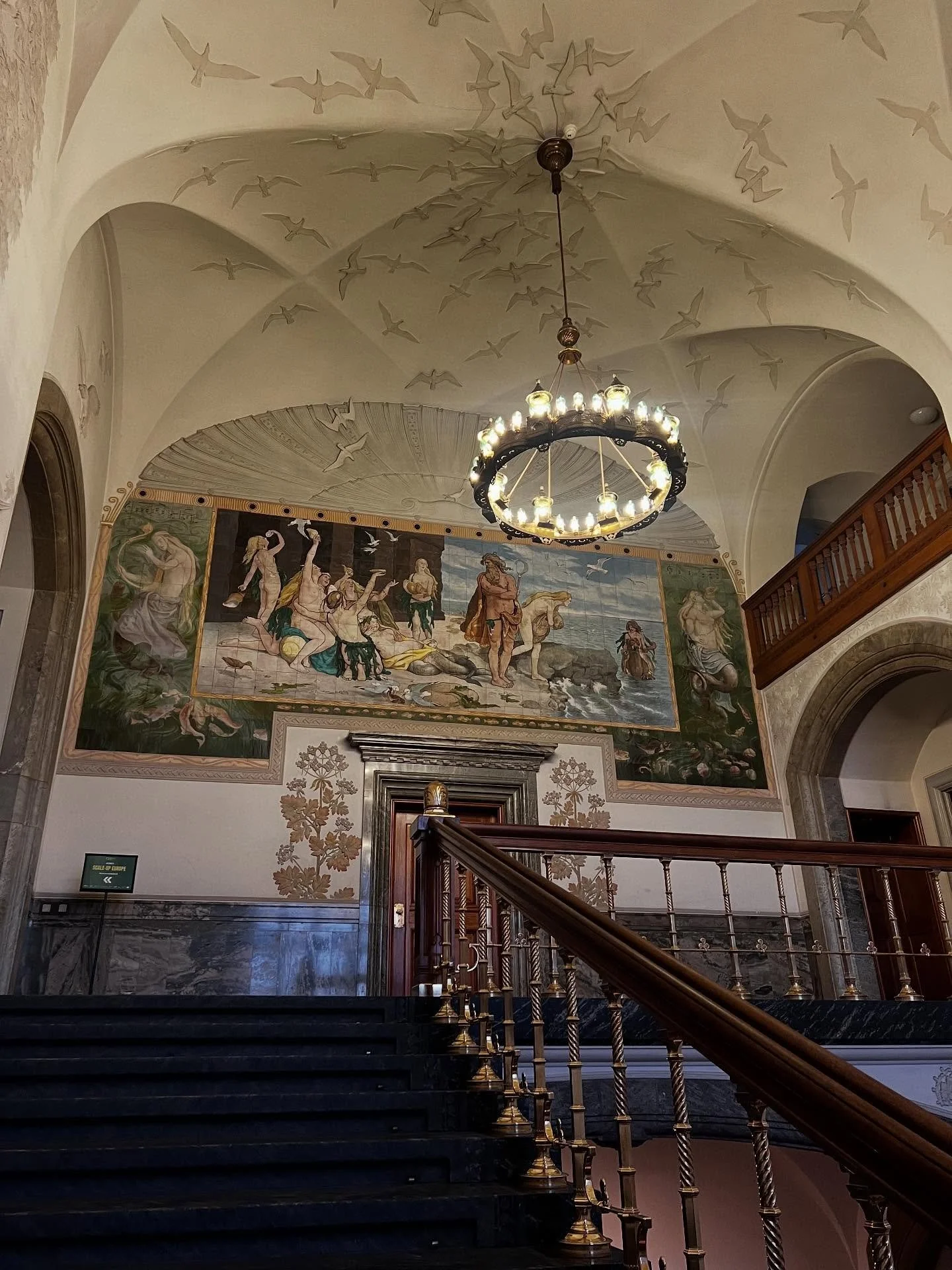 Scale Up Europe p&aring; K&oslash;benhavns R&aring;dhus i utroligt smukke omgivelser. 
Fine indl&aelig;g og debatter styret m sikker h&aring;nd af @mariehoest 

Og s&aring; fik man ogs&aring; smagt de ber&oslash;mte r&aring;dhus pandekager - mums 😋
