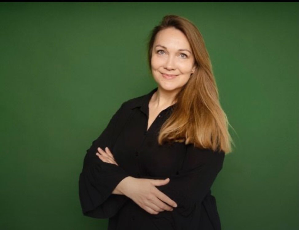 Jeg vil gerne pr&aelig;sentere @grithokholmskaarup / Grith Okholm Skaarup i Kiercom.dk 

Hun stiller skarpt p&aring; trends, forskning og cases om menneskelige behov i den teknologiske udvikling. Med s&aelig;rligt fokus p&aring; kunstig intelligens, 