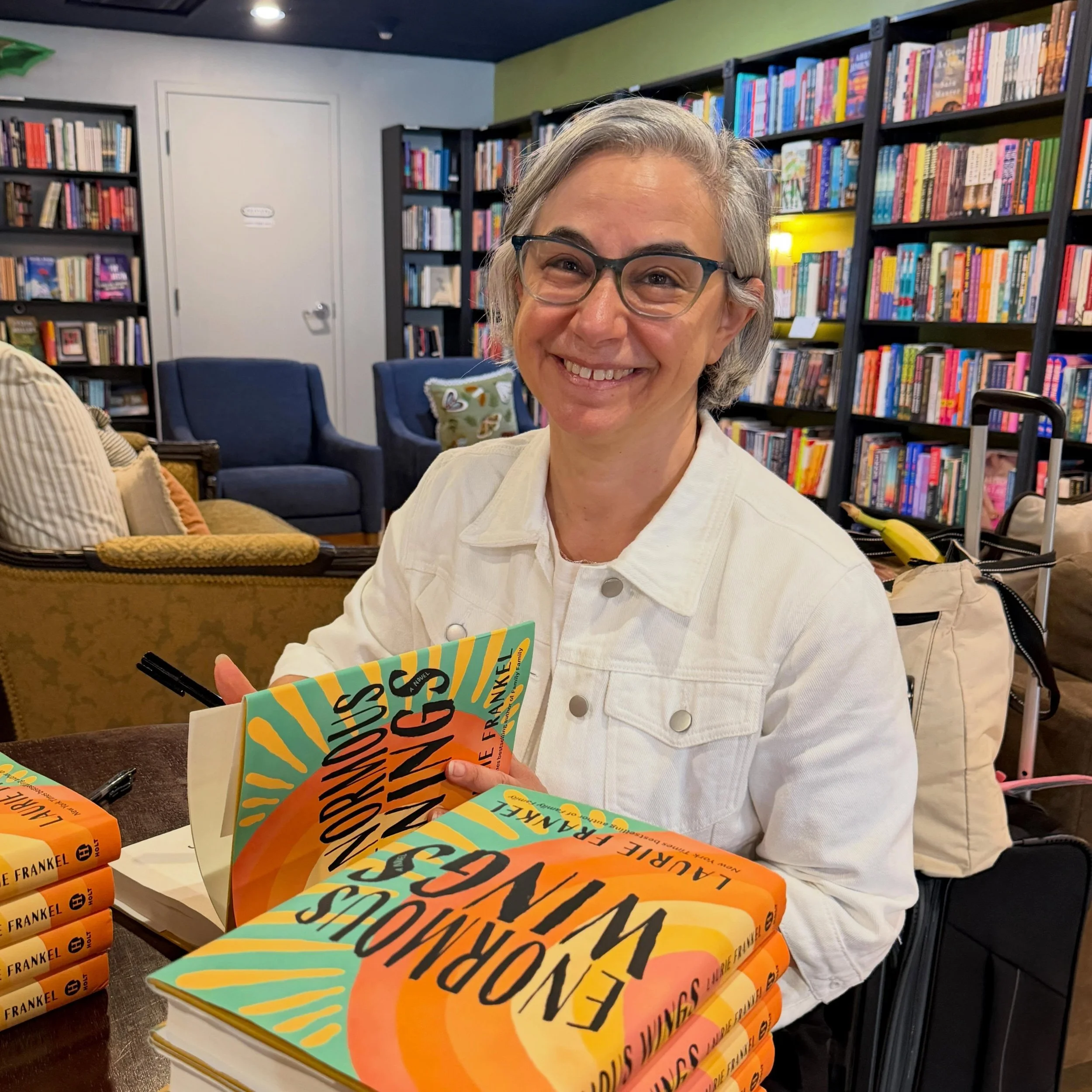 Such a lovely way to start a Saturday! New York Times bestselling author Laurie Frankel stopped by to sign copies of Enormous Wings, her newest novel. This is a timely novel that is sure to provide plenty of discussion for your next book club!

At se