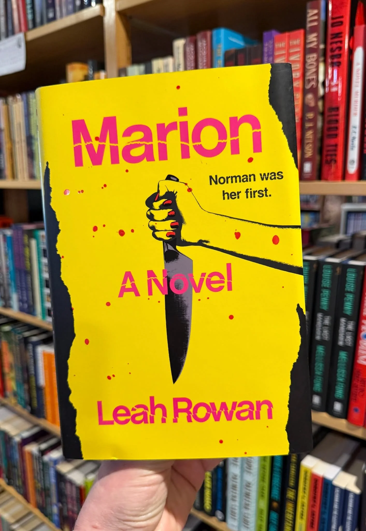 Marion is in deep. She's stolen money from the Manhattan ad agency where she works in a desperate bid to help her sister escape an abusive marriage, but the bus breaks down before she can make it to Saratoga Springs. It's late at night, and the only 