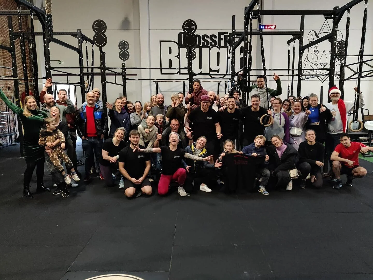 Hoe wij onze Kerstfeesten inzetten?
Met een marathon row 🤩😆

Wat een support! Wat een beleving 😍

#crossfitbrug6community