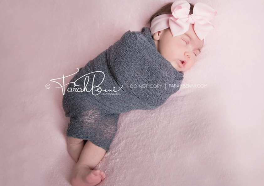 18_Farah_benni_baby_photography_branding_creative_logo_design_circle_visual_communication.png