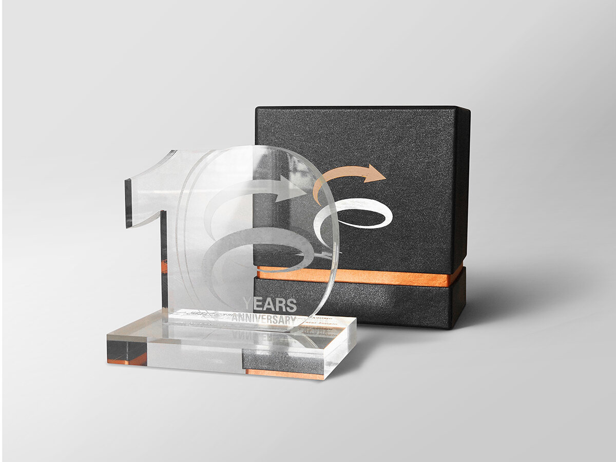 3_Capital_banking_solution_costomized_plexi_trophy_10_years_circle_visual_communication_branding_design_agency.jpg