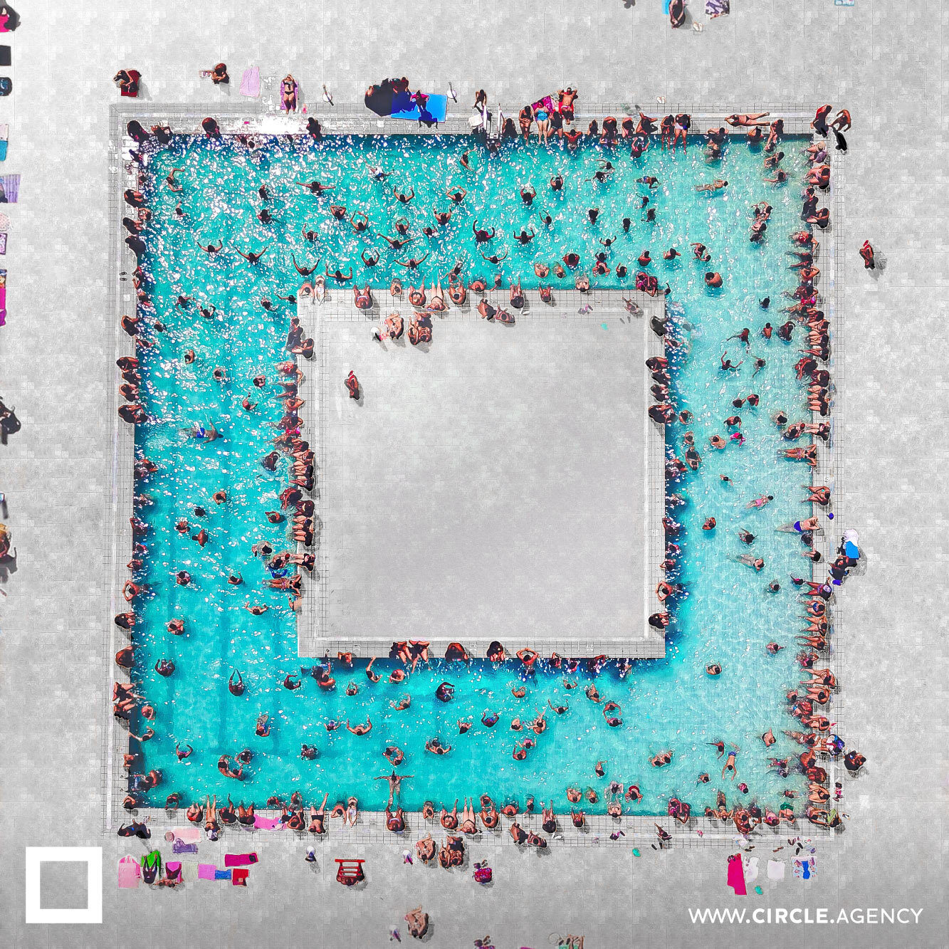 pool_summer_instagram_post_circle_visual_communication_square_shap_creative_branding_social_media_SM_digital_online_agency_design_house.jpg