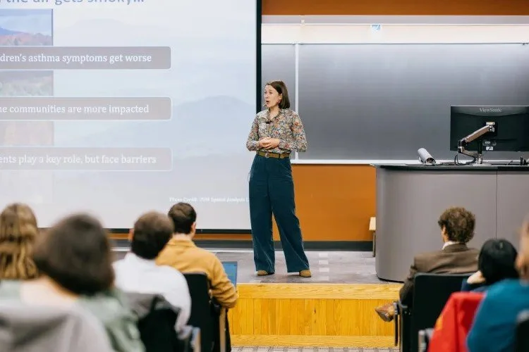 Anna-Maassel-3MT-Presenting-April-2026.jpg